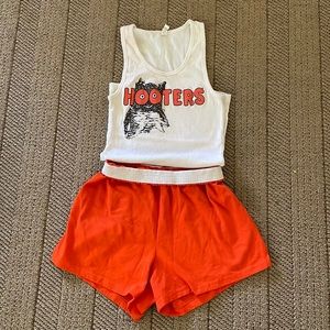 Hooters waitress outfit, easy Halloween costume!